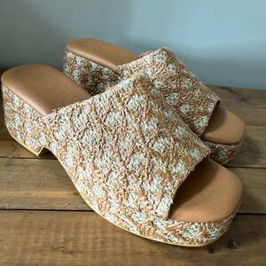 NIB Beach by Matisse Cruze Tan Woven Slide Sandals Size: 9